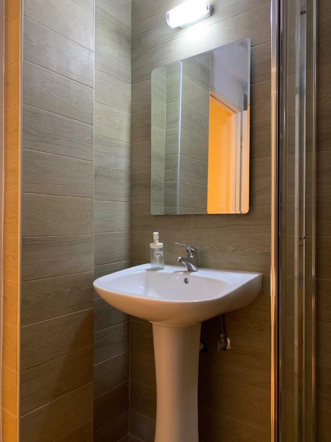 Just A Central Studio Apt. *Top Location* Apartment Atena Exterior foto